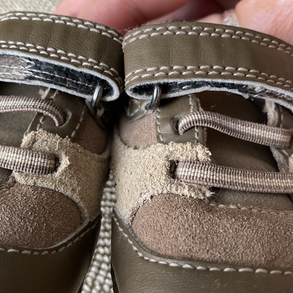 Stride Rite Boys Kylin Soft Sole Sneaker W/Memory Foam Insoles. Brown/Tan. SZ 4W - Picture 14 of 16